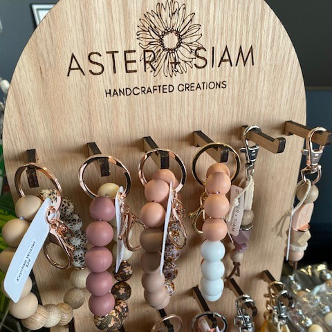 Aster and Siam bracelette key chains